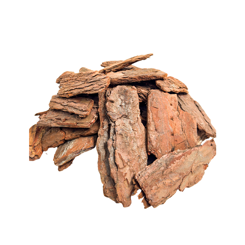 What are the main benefits of using pine bark as an organic mulch?